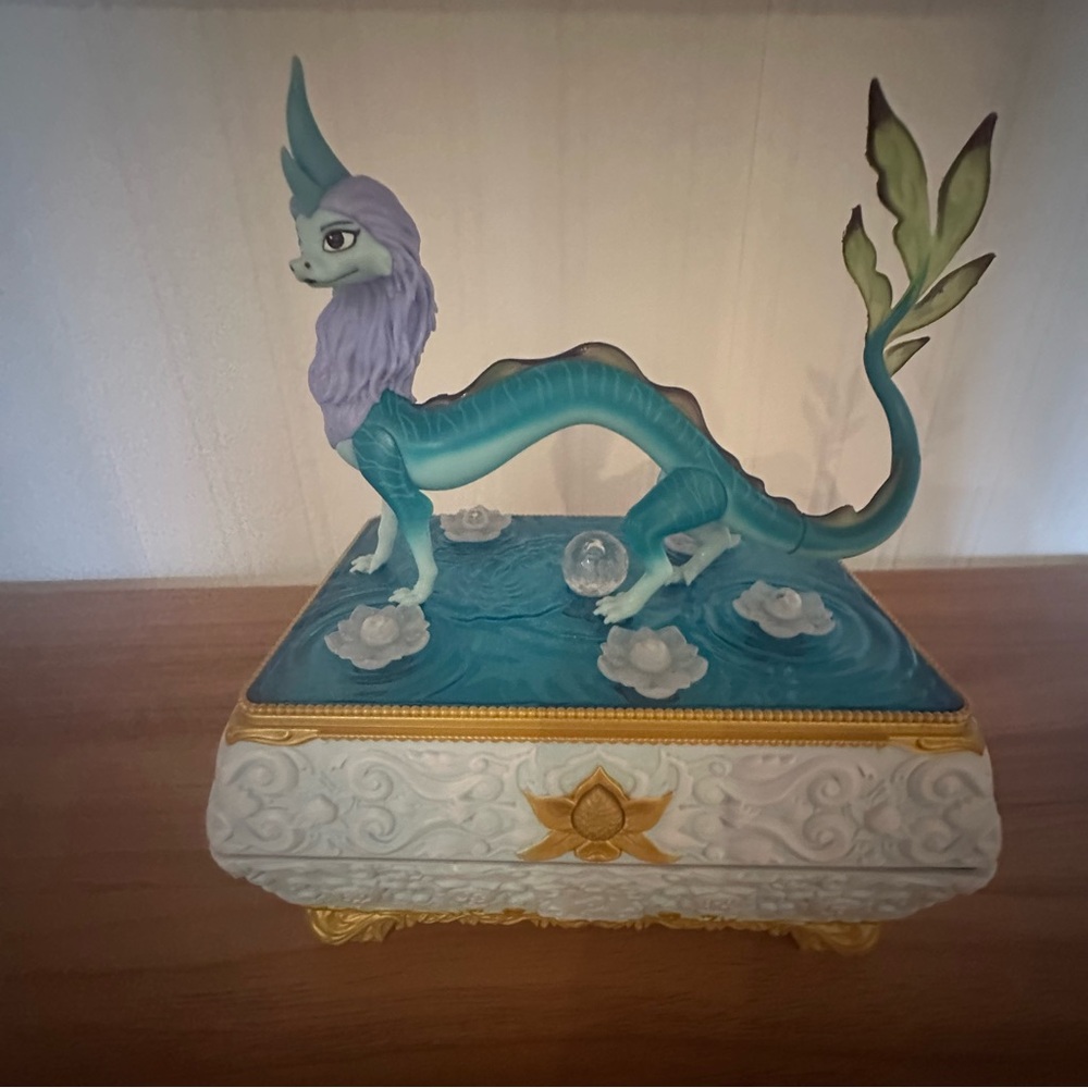 Disney raya the last dragon light up jewelry box